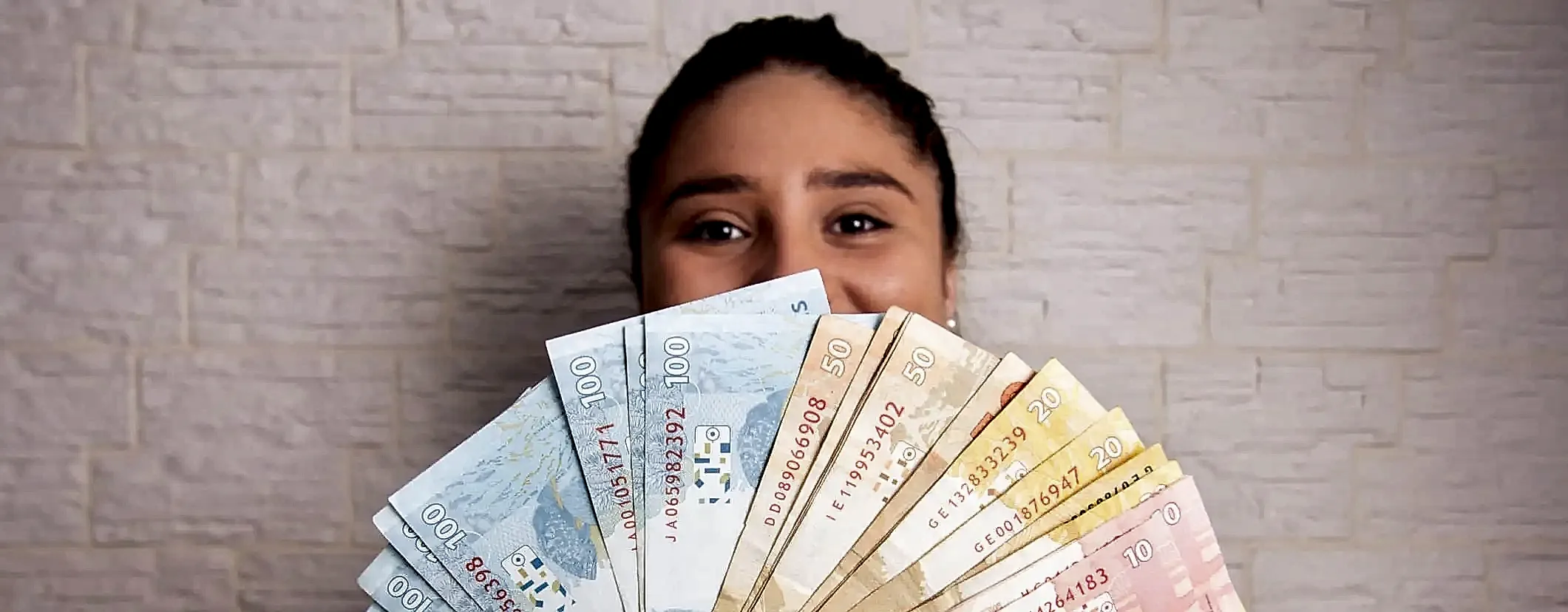 Özbekistan Para Birimi, Döviz Bozdurma ve Kredi Kartı Kullanımı